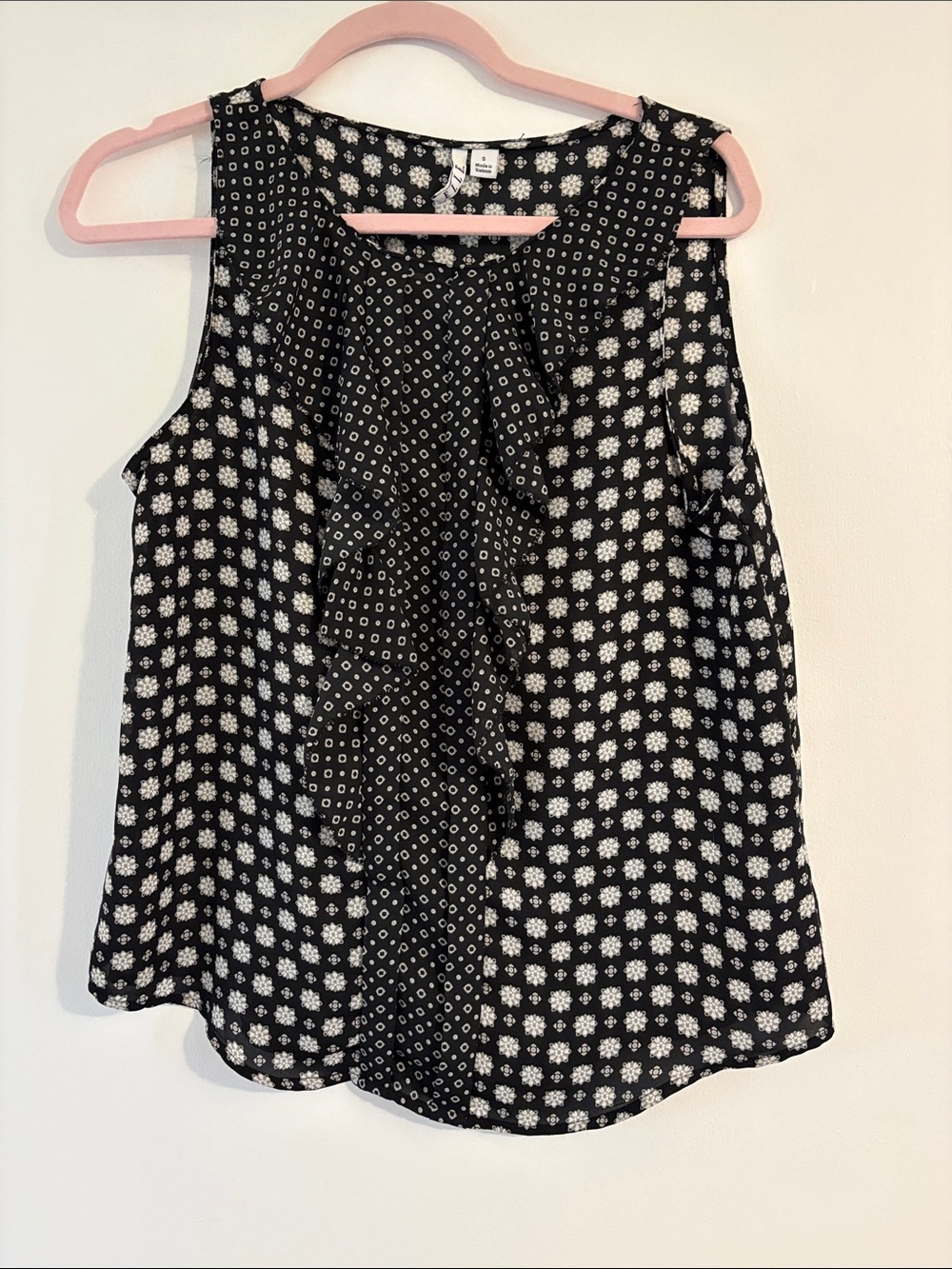 Elle Black & White Sleeveless Ruffle Front Tank